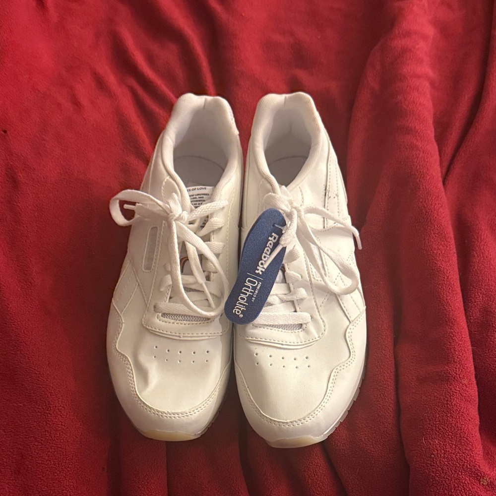 Reebok White Sneakers Minimalist Design
